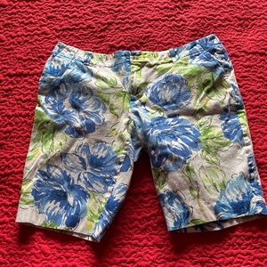 Woman’s Bermuda shorts size 14